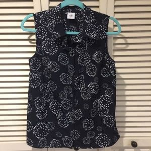 CAbi sleeveless navy and white blouse